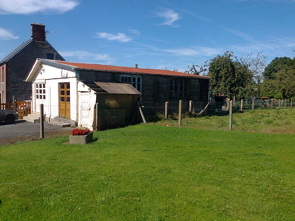 20120908 TEMPORARY BARAQUE HUTMENTS Courson, Normandy 02.jpg